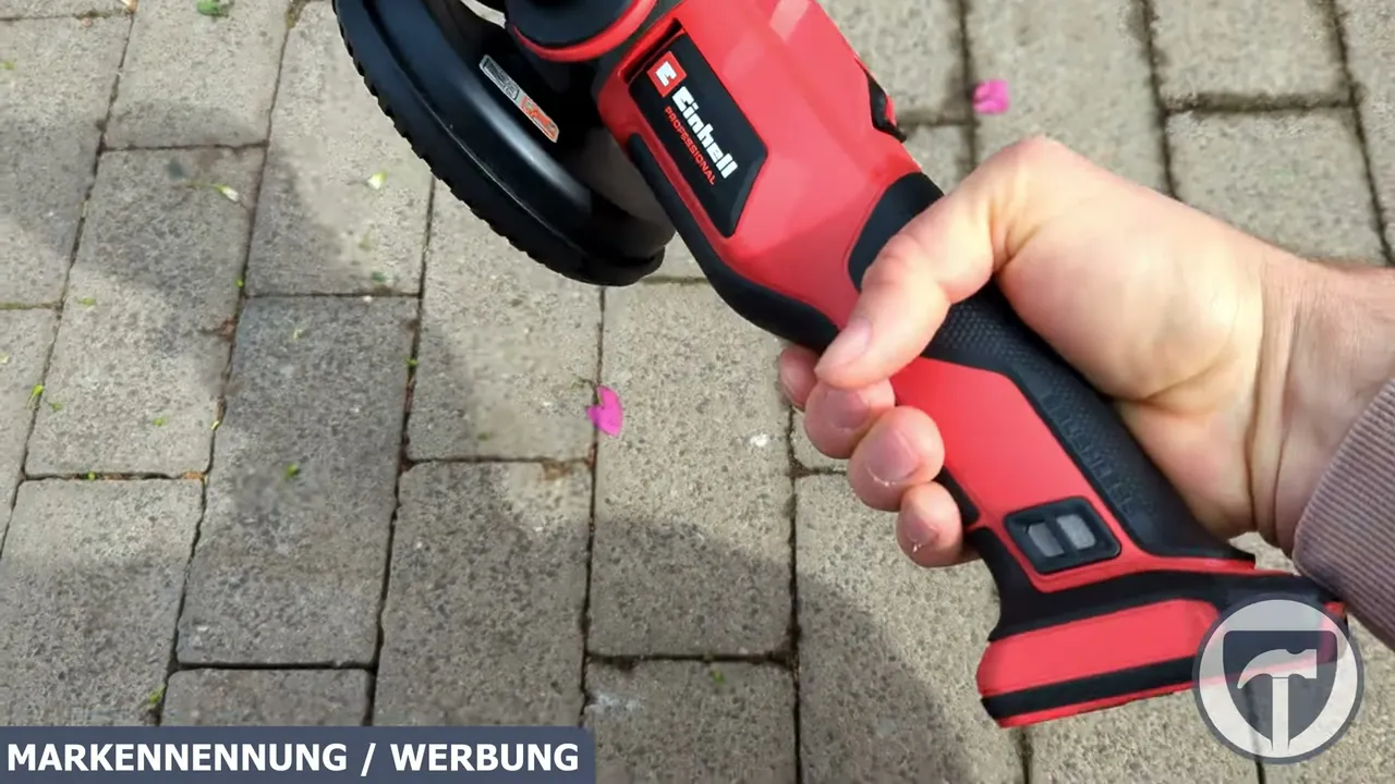 Abnehmbare Staubschutzgitter am Griffende bewahren das Geräteinnere vor grober Verschmutzung.