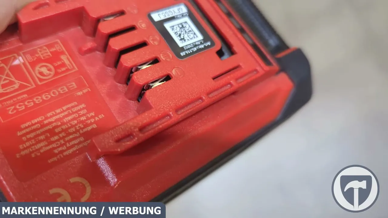 Das aktive Batteriemanagementsystem überwacht die Betriebsparameter kontinuierlich an den Kontakten.