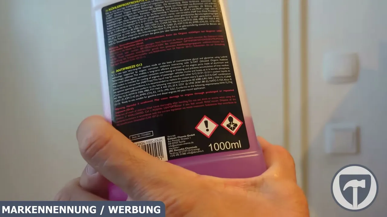 Die Rückseite informiert über Spezifikationen, Sicherheitsstandards und die Eignung für Benzin- sowie Dieselmotoren.