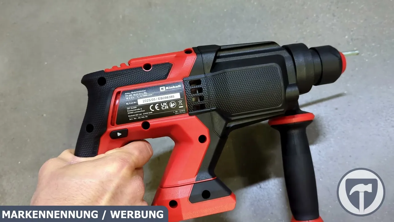 Im Inneren arbeitet ein bürstenloser Motor für kraftvollen Vortrieb und geringen Verschleiß.