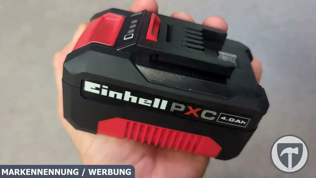 Der Einhell PXC 18-Volt-Akku mit 4,0 Ah verfügt über ein stoßgeschütztes Gehäuse und dient als Basis für viele Akku-Geräte.
