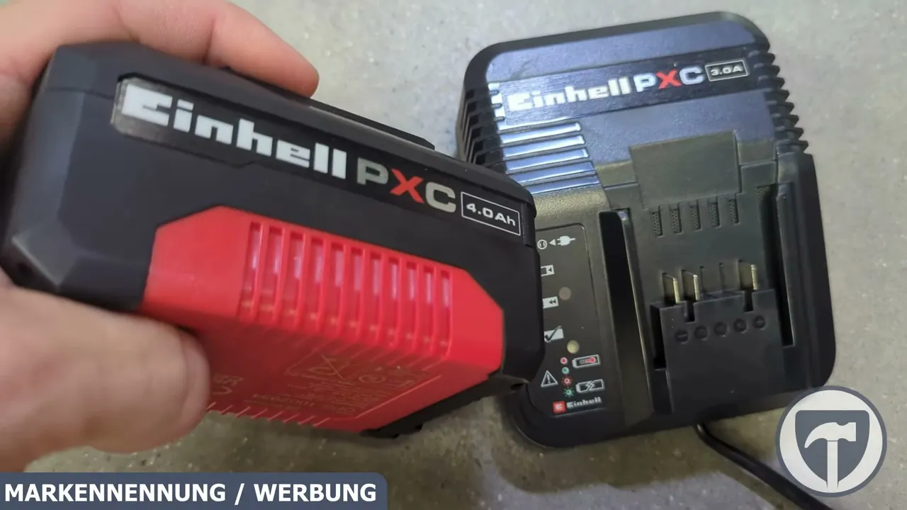 Das Einhell Starter Kit PXC beinhaltet einen 18-Volt-Akku mit 4,0 Ah sowie das zugehörige 3-A-Schnellladegerät.