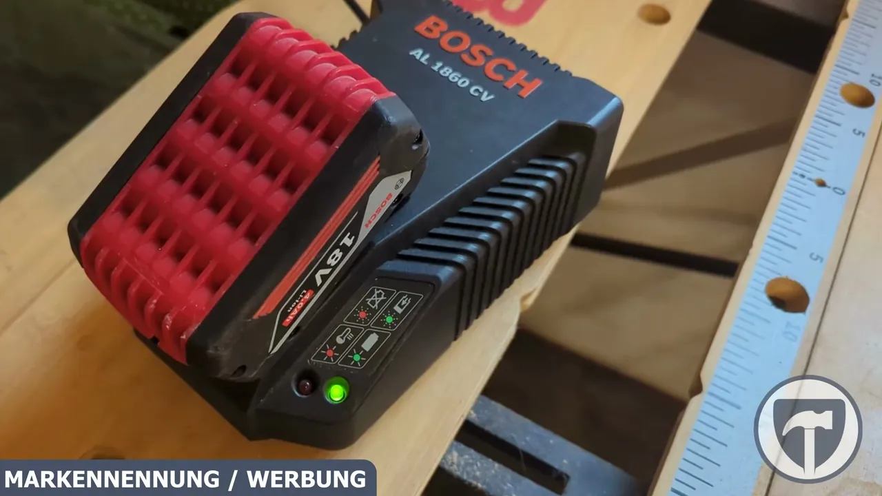Meiner Meinung nach ist das unkomplizierte Aufladen im passenden Ladegerät ein echter Pluspunkt für unterbrechungsfreies Arbeiten.