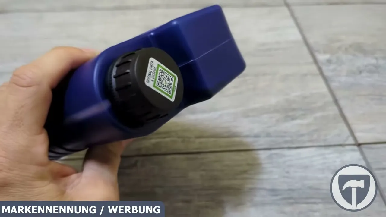 Der Schraubverschluss der Flasche ist mit einem QR-Code zur Überprüfung der Originalität versehen.