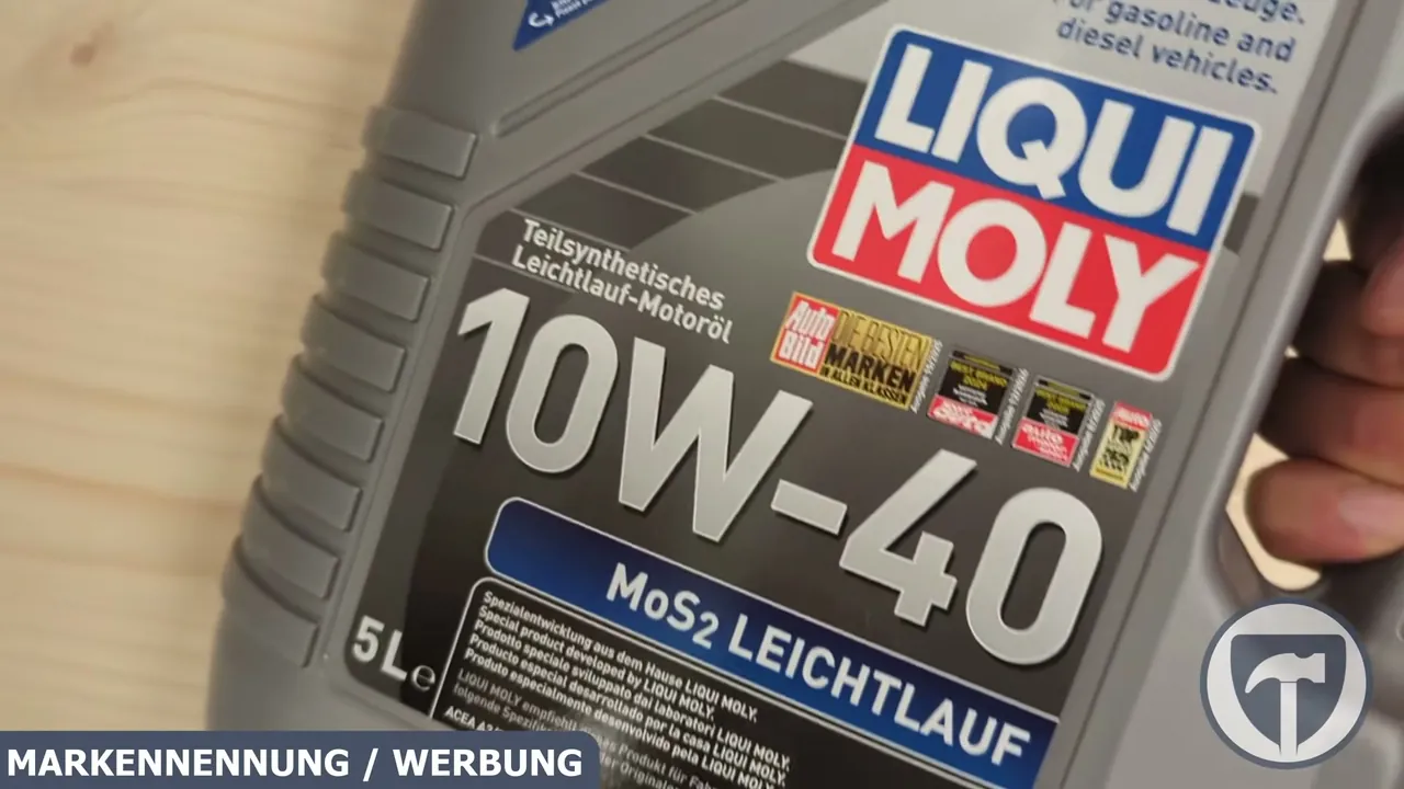 Das teilsynthetische Motoröl schmiert bereits beim Kaltstart zuverlässig und sorgt für einen ruhigen Motorlauf.