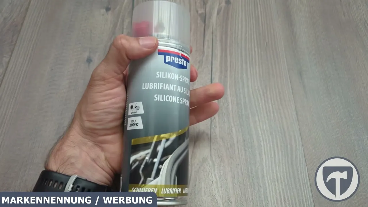 Das presto Silikonspray schützt Gummi- und Kunststoffteile im Auto sowie im Haushalt zuverlässig vor Witterung und Feuchtigkeit.