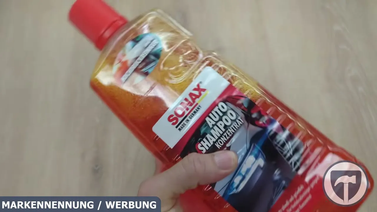 Das phosphatfreie Reinigungskonzentrat lässt sich sowohl per Handwäsche als auch mit dem Hochdruckreiniger verarbeiten.