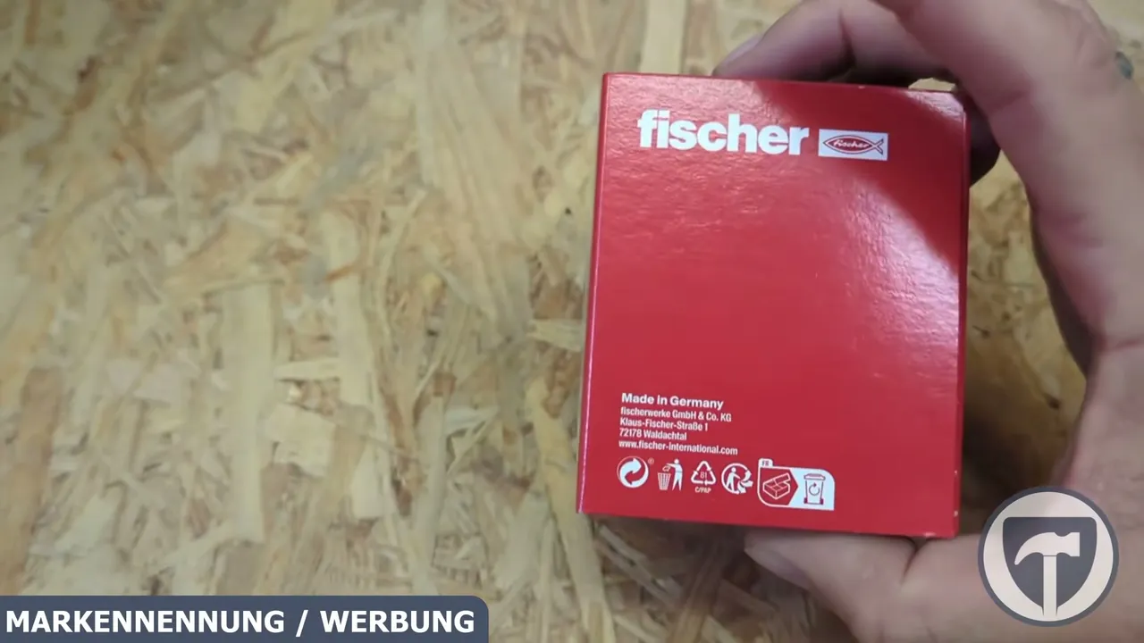 Auf der Seite der kompakten 100er-Packung finden sich Herstellerangaben zu den in Deutschland gefertigten Universaldübeln.