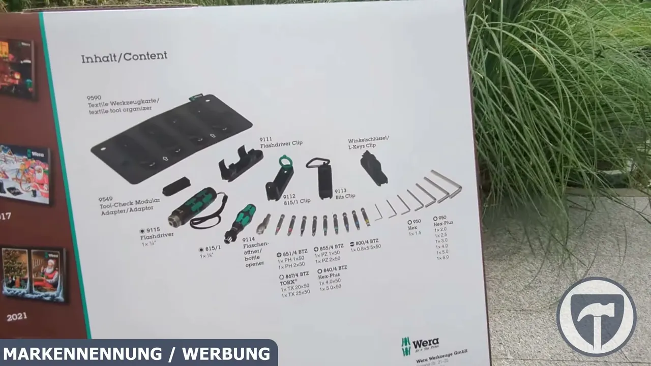 Die Übersicht auf der Rückseite zeigt die Werkzeuge, Halterungen, Bits sowie die aufstellbare textile Werkzeugkarte.